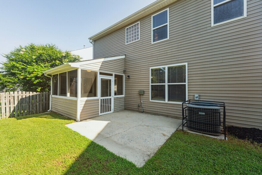 Building Photo - 9520 Mintworth Ave