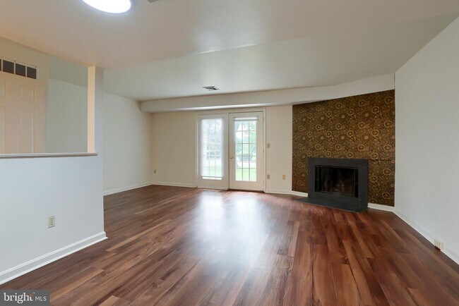 Building Photo - 730 Cambridge Ct