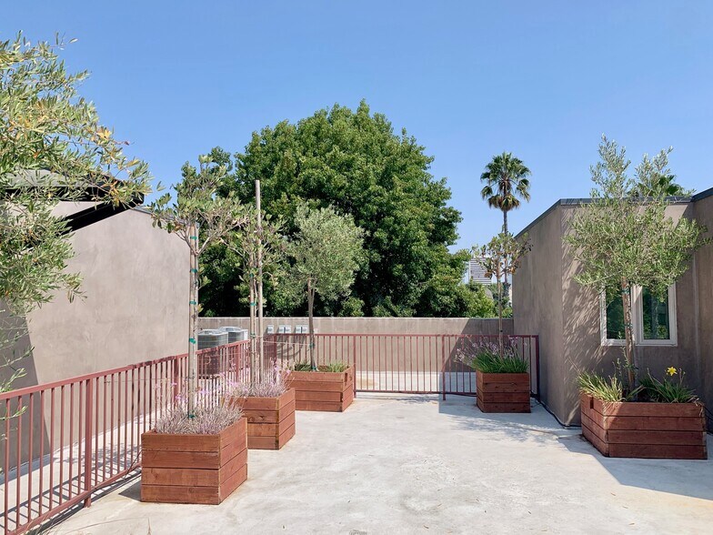 Building Photo - 11753 Iowa Ave