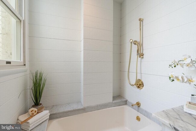 Building Photo - 1683 35th St NW