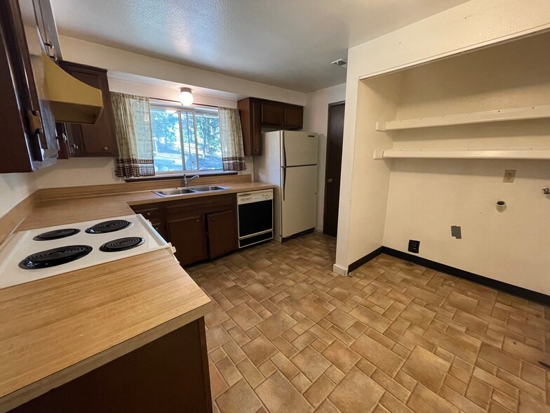 Building Photo - 100 SW Ruckel St