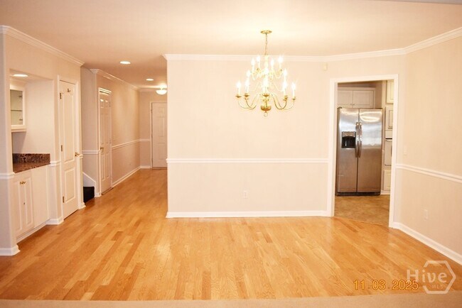 Building Photo - 10 Piper's Pond Ln