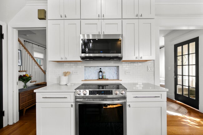 Building Photo - 37 Harmon St