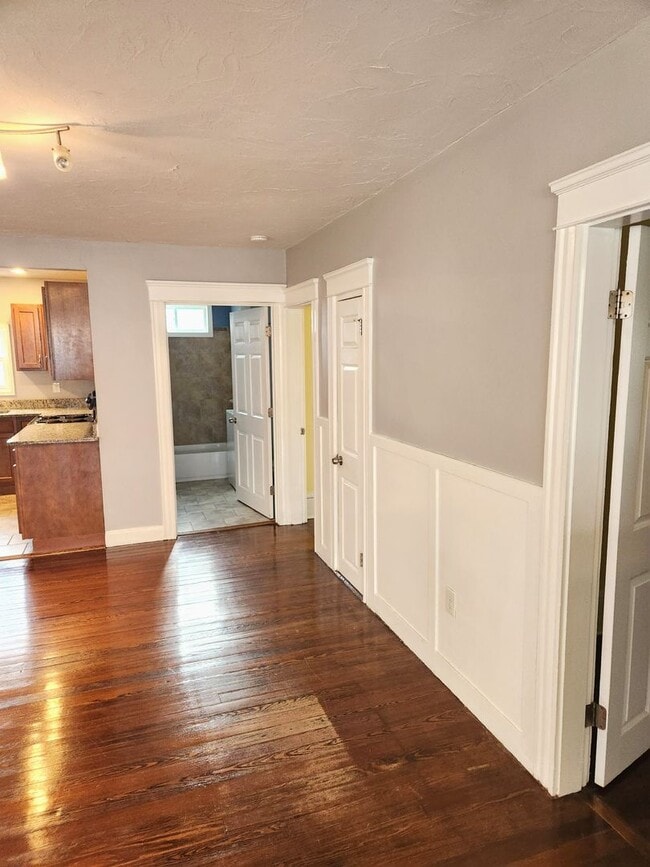 Building Photo - 10 Weeks St