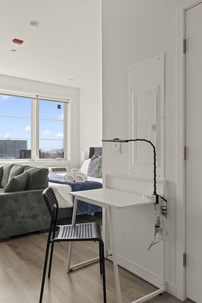 Building Photo - 501 N Perth St