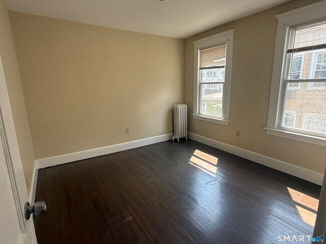 Building Photo - 49 Fairfield St