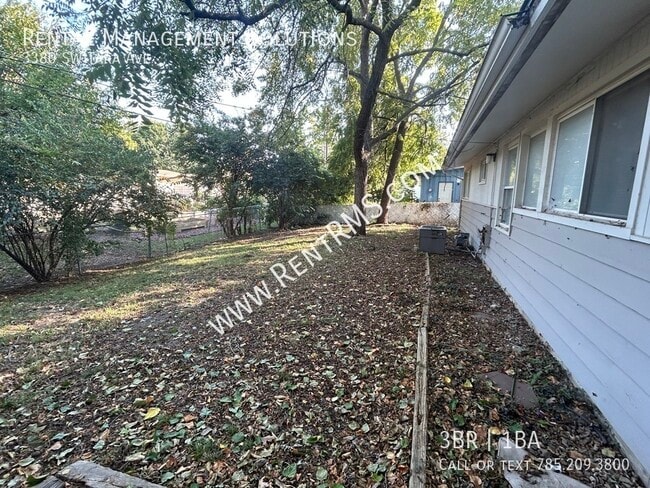 Building Photo - **MOVE-IN SPECIAL**3380 SW Tara Ave - 3 BE...