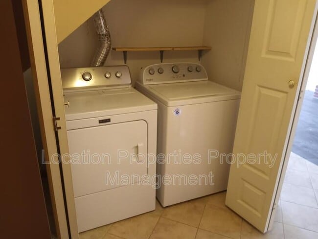 Building Photo - 906 Christie Ct