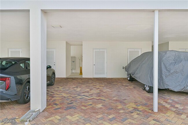 Building Photo - 223 3rd Ave S