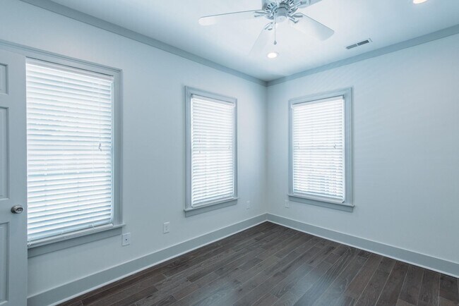 Building Photo - 10 Orrs Ct