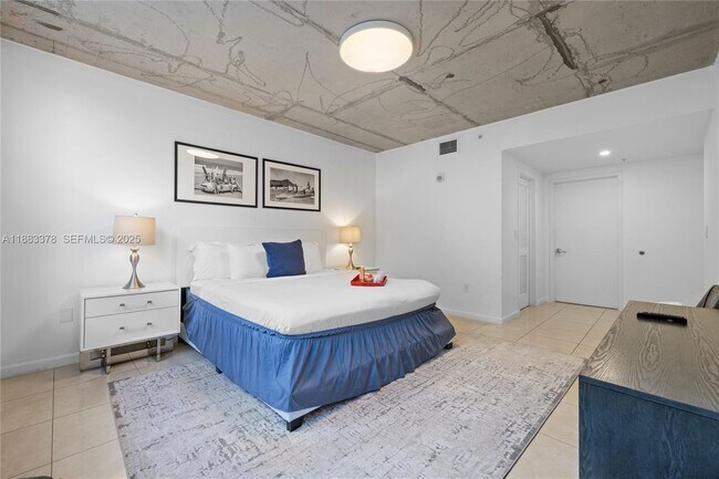 Building Photo - 3250 NE 1st Ave