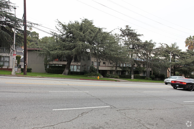 Primary Photo - 3815 Los Feliz Blvd