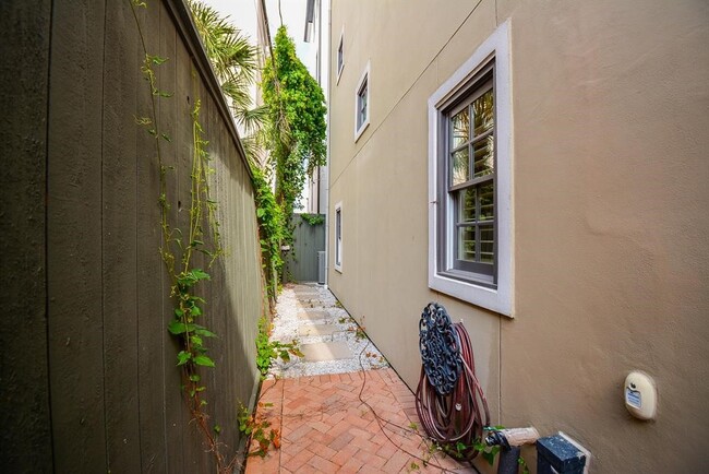 Building Photo - 2419 Brazoria St