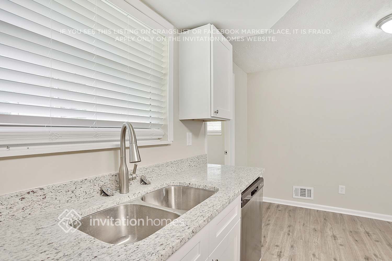 Building Photo - 6265 Lakeview Dr