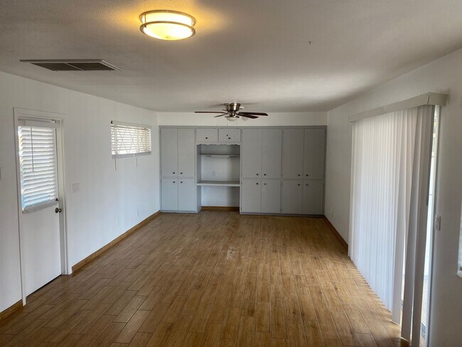 Building Photo - 2344 W Echo Ln
