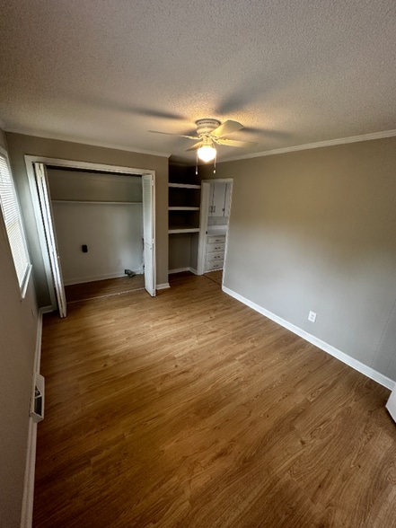 Building Photo - 6328 Robinhood Rd