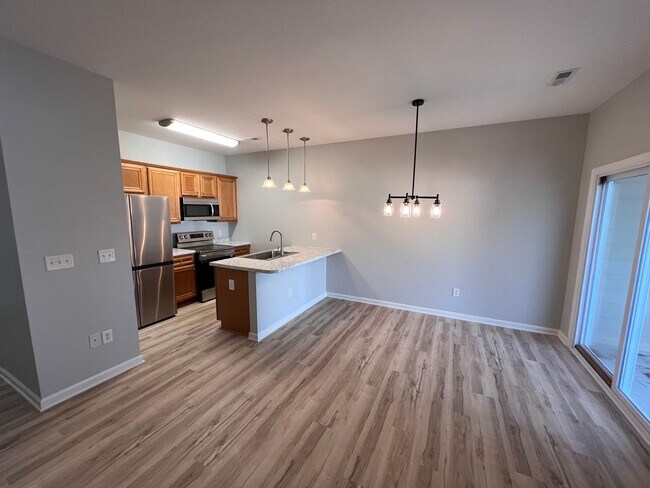 Building Photo - Pet Friendly Beautifully Updated 2BD/2.5BA Townhome