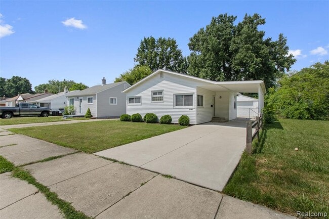 Building Photo - 27361 Delton St