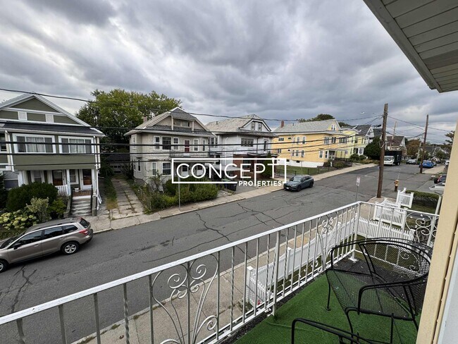 Building Photo - 100 W Adams St