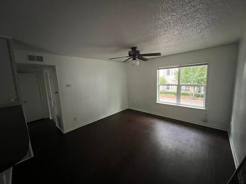 Building Photo - 512 1st St