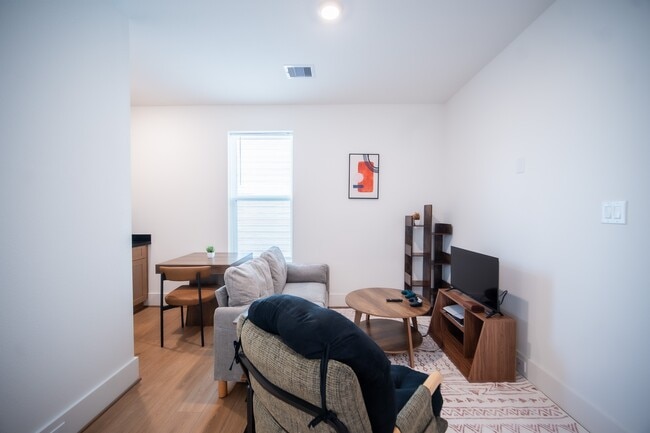 Building Photo - 7611 Victory Reserve St