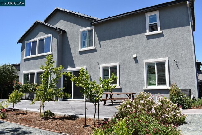 Building Photo - 582 Mandevilla Dr