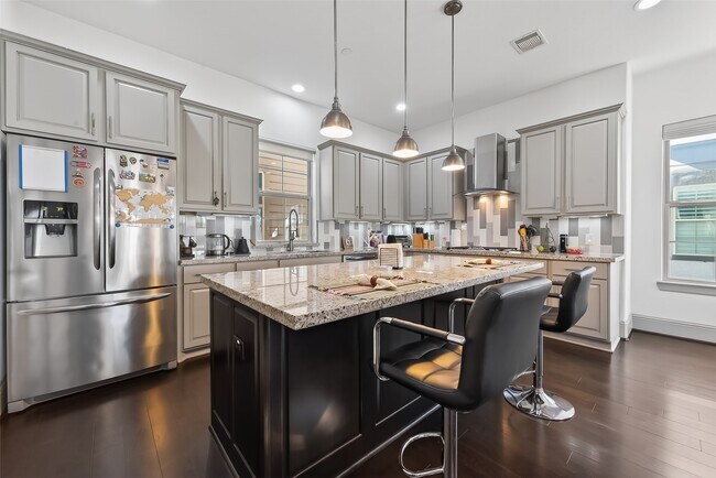 Building Photo - 1621 Rosewood St