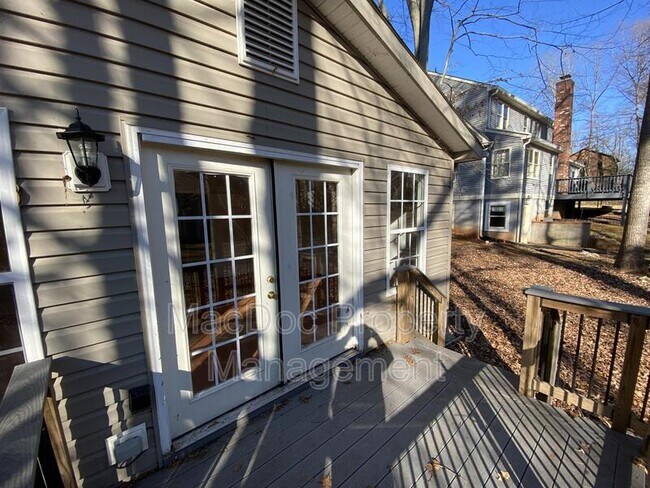 Building Photo - 117 Edgehill Dr