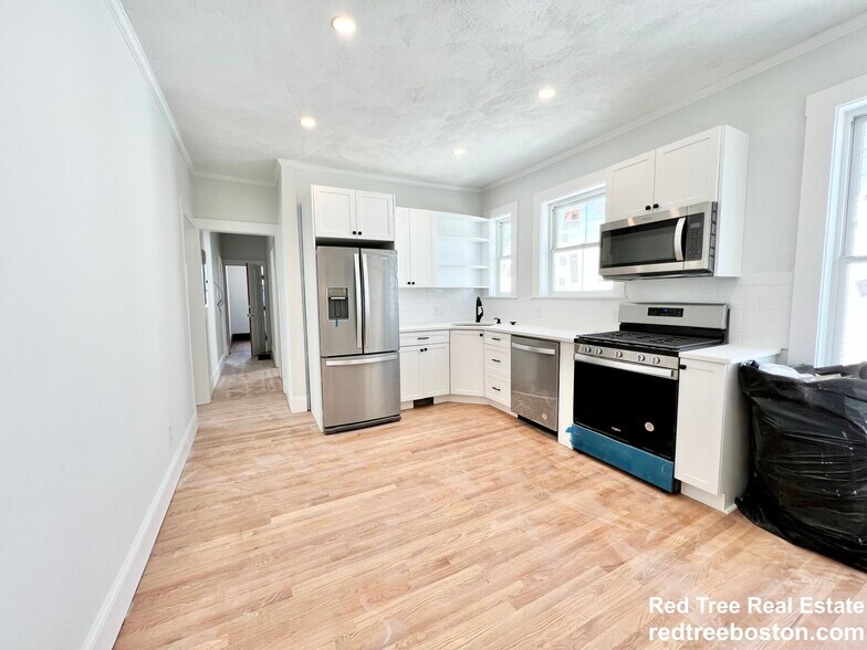 Primary Photo - 79 Sydney St