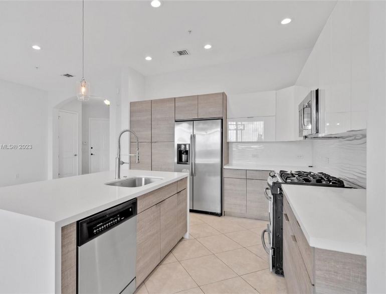 Primary Photo - 3055 NW 126th Ave
