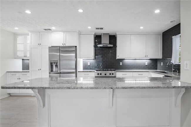 Building Photo - 2110 Augusta Dr
