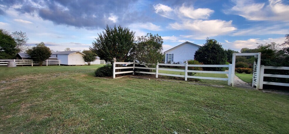 Building Photo - 338 Hicks Farm Rd