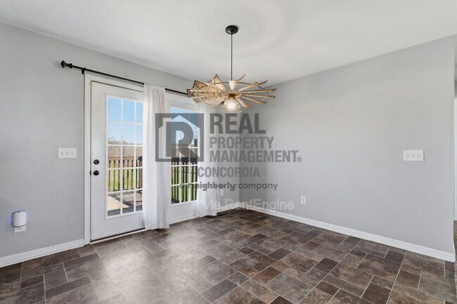 Building Photo - 312 Meadows Rd