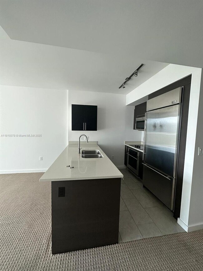 Building Photo - 500 Brickell Ave