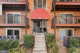 Building Photo - 214 Locust St SE