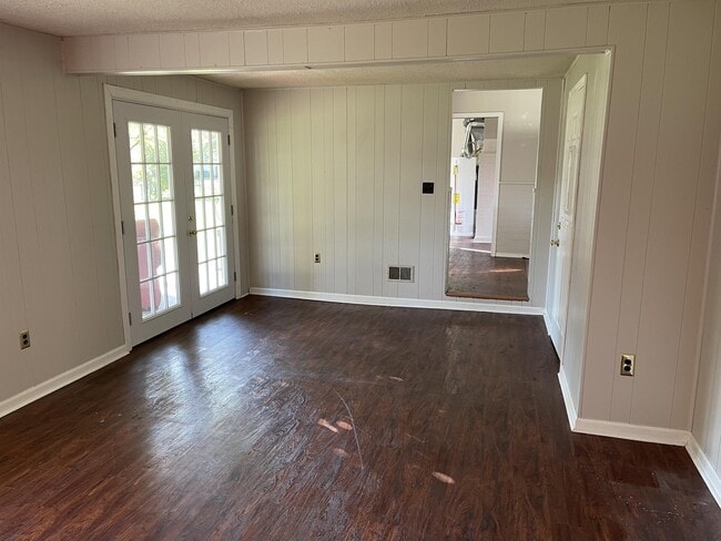 Building Photo - 395 Schooley Dr
