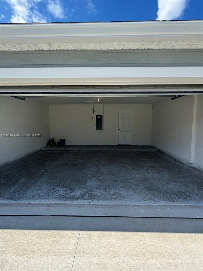 Building Photo - 55 Signet Cir