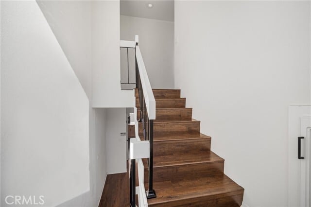 Building Photo - 5360 Las Virgenes Rd