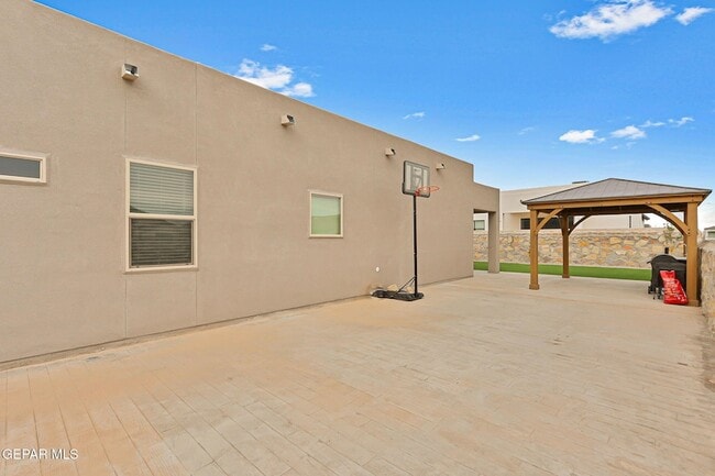 Building Photo - 824 Paseo Solar Dr