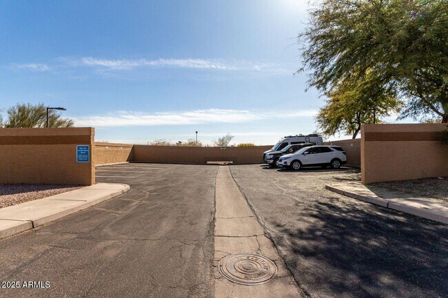 Building Photo - 1315 E Susan Ln