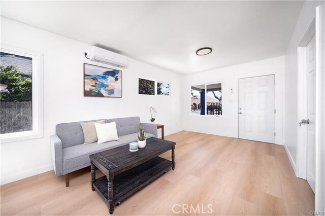 Building Photo - 1009 W Myrtle St