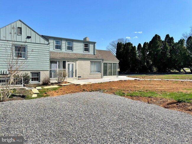Building Photo - 241 Fort Loudon Rd