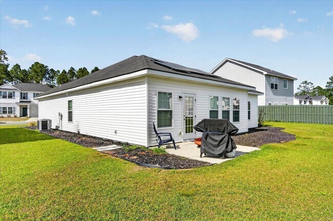 Building Photo - AVAILABLE MAY 2026  [PET FRIENDLY]