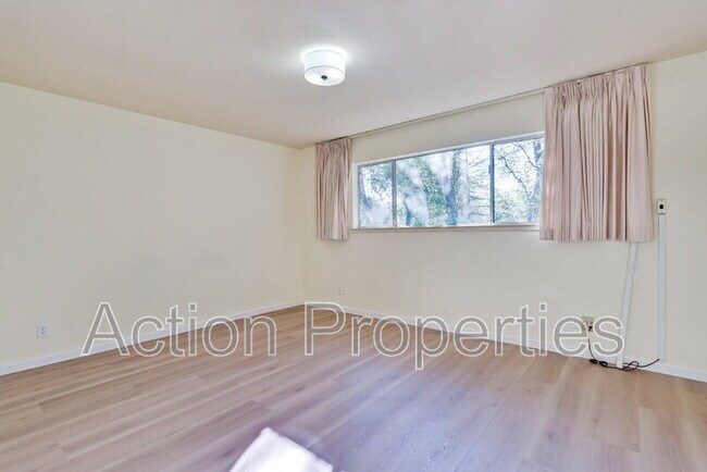 Building Photo - 3322 Shasta Dr