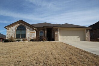 Building Photo - Evergreen Estates Beauty!