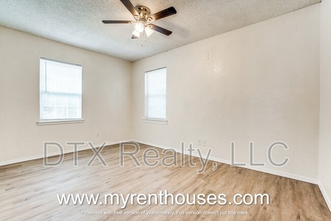 Building Photo - 5869 Bluffman Dr