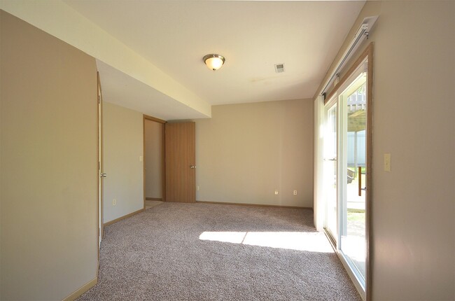 Building Photo - Platte City 2 Bedroom, 2 Bath Duplex with ...