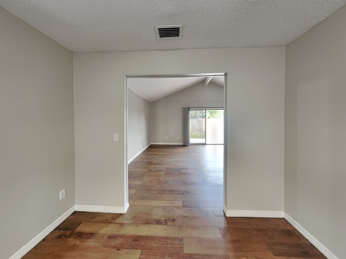 Building Photo - 595 Charles Carroll St