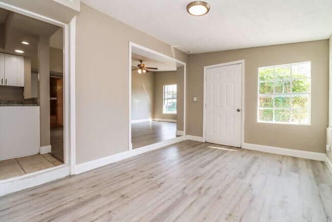 Building Photo - 6733 Pomander Ave