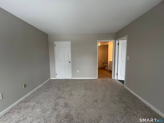 Building Photo - 127 Greyrock Pl